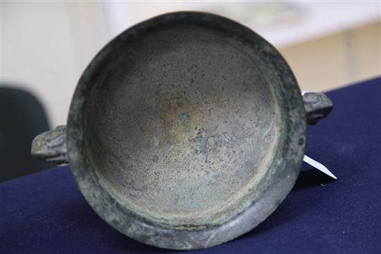 A Chinese archaic bronze ritual vessel, gui, Western Zhou dynasty, 11th/10th century BC, width 25.5cm